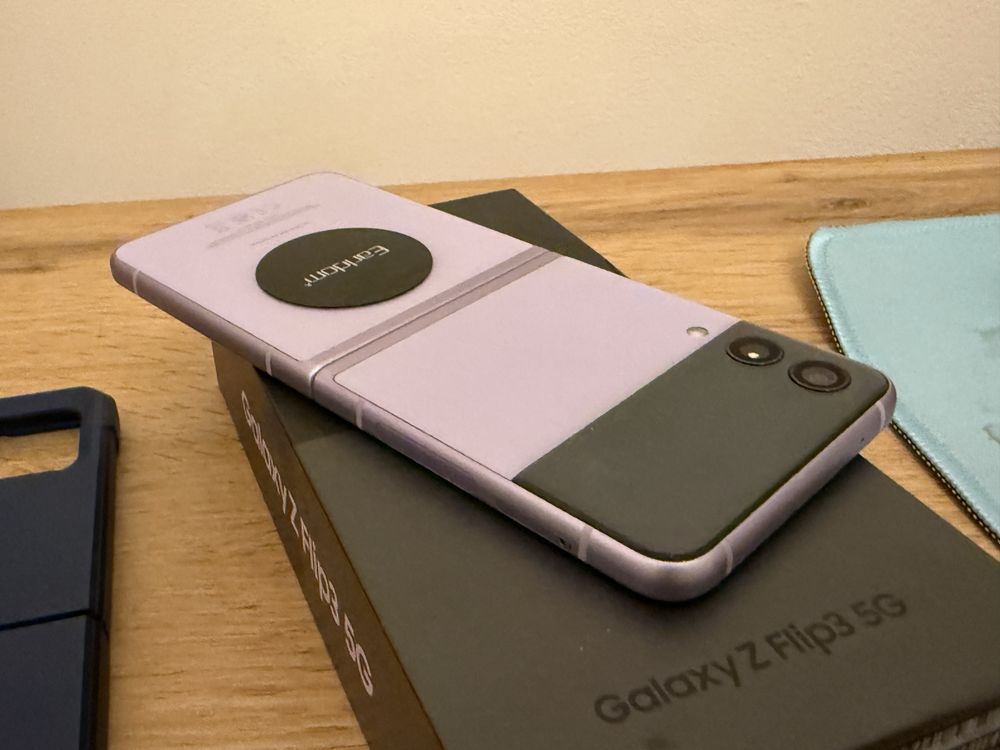 Телефон Samsung Galaxy Z Flip 3 256Gb