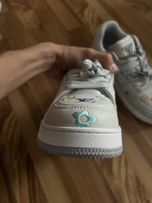 Louis vuitton trainers grey