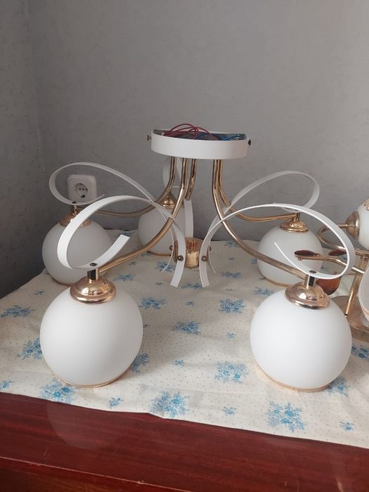 Продам люстры в хорошем состоянии