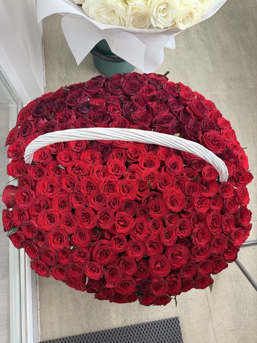 Продам корзину из 201 розы