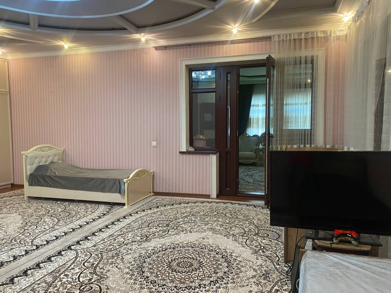Участок кибрай 6соток 2 этаж