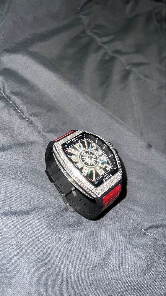 Pintime diamond watch