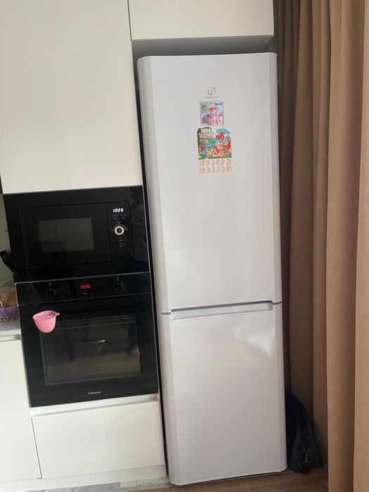 Холодильник indesit
