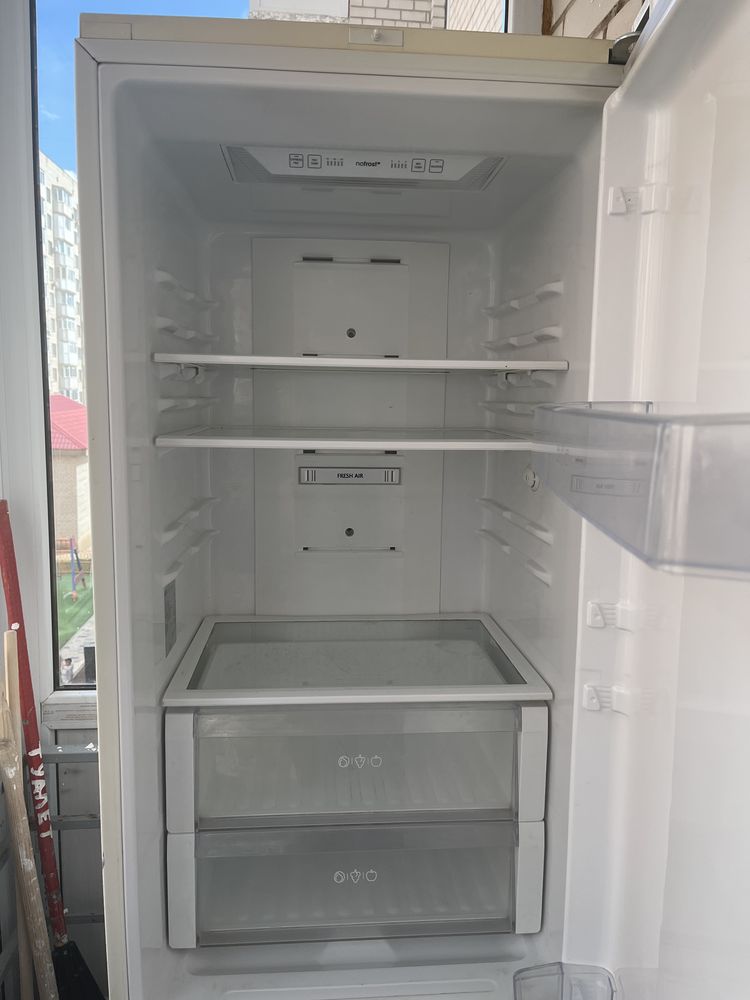 Б/у Холодильник продаем срочно