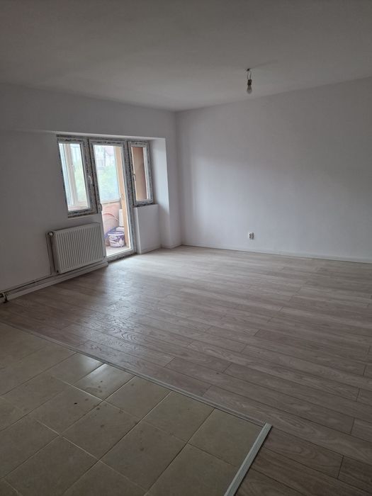Vând apartament Baciu