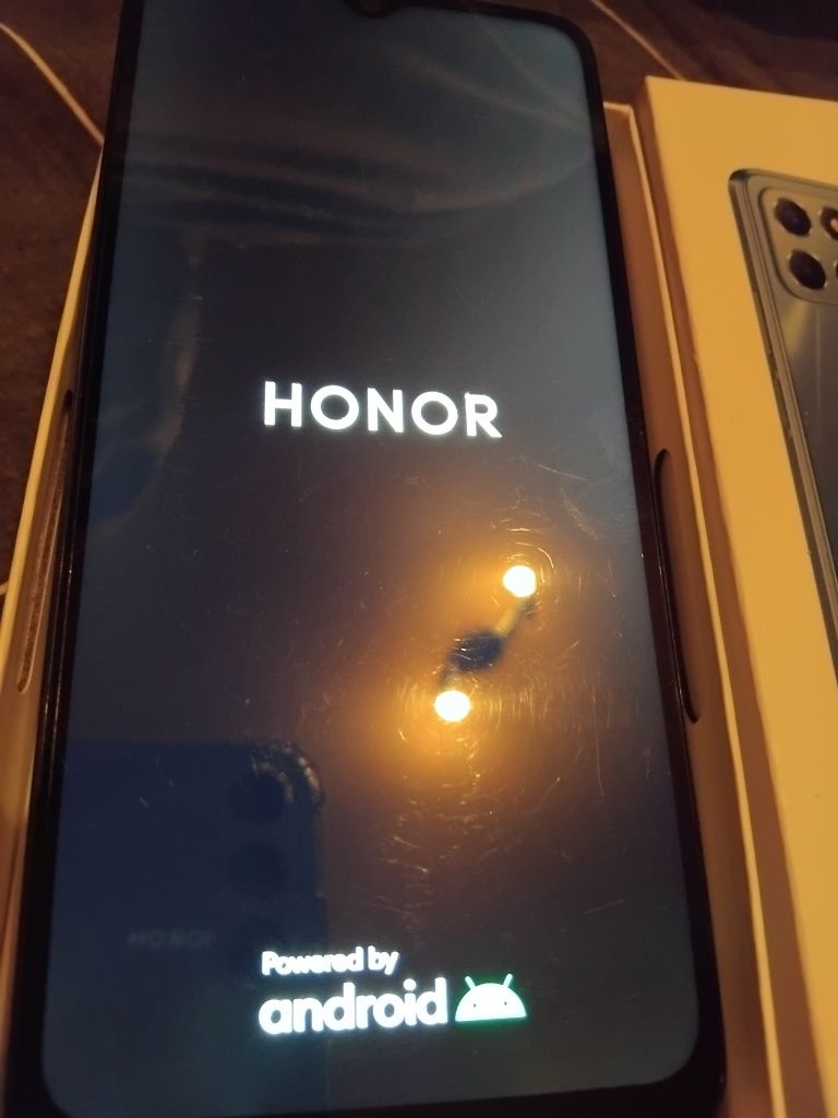 Vând telefon HONOR X6