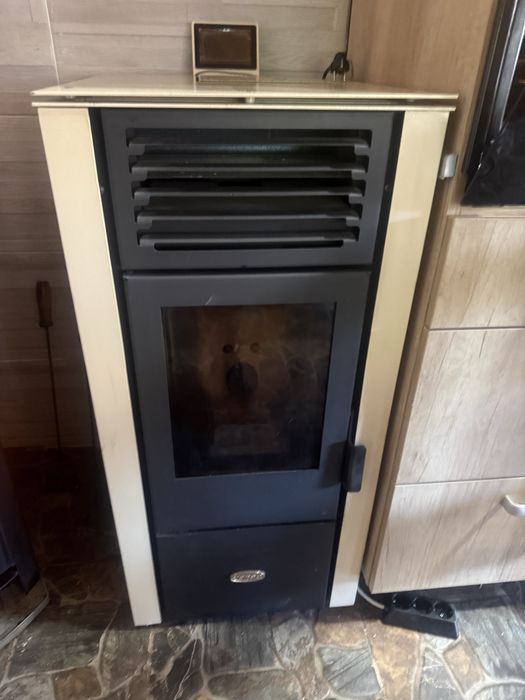 Чисто нова Палетна камина