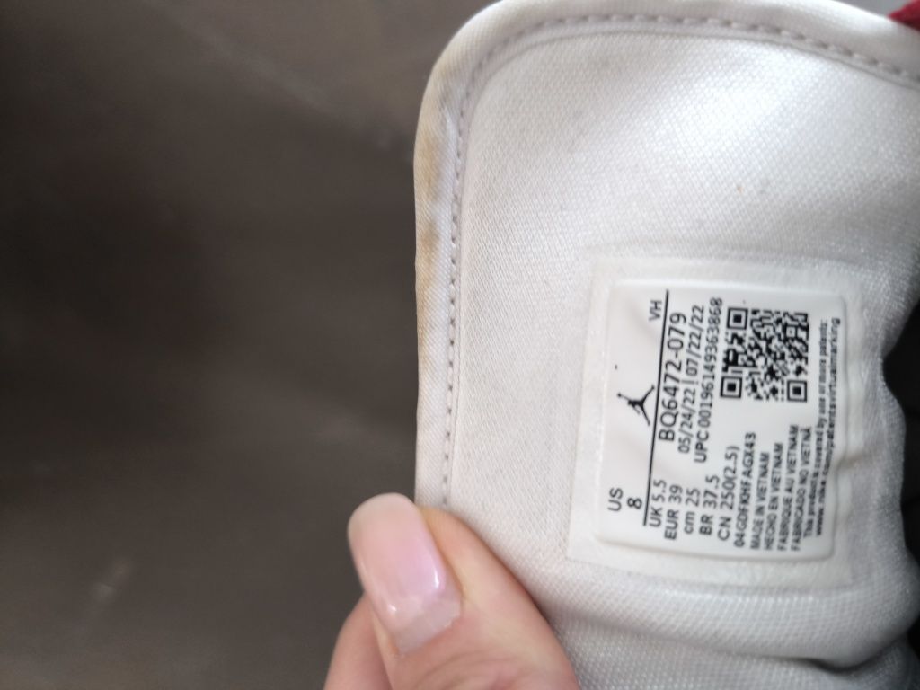 Air Jordan 1 mid кецове размер 39