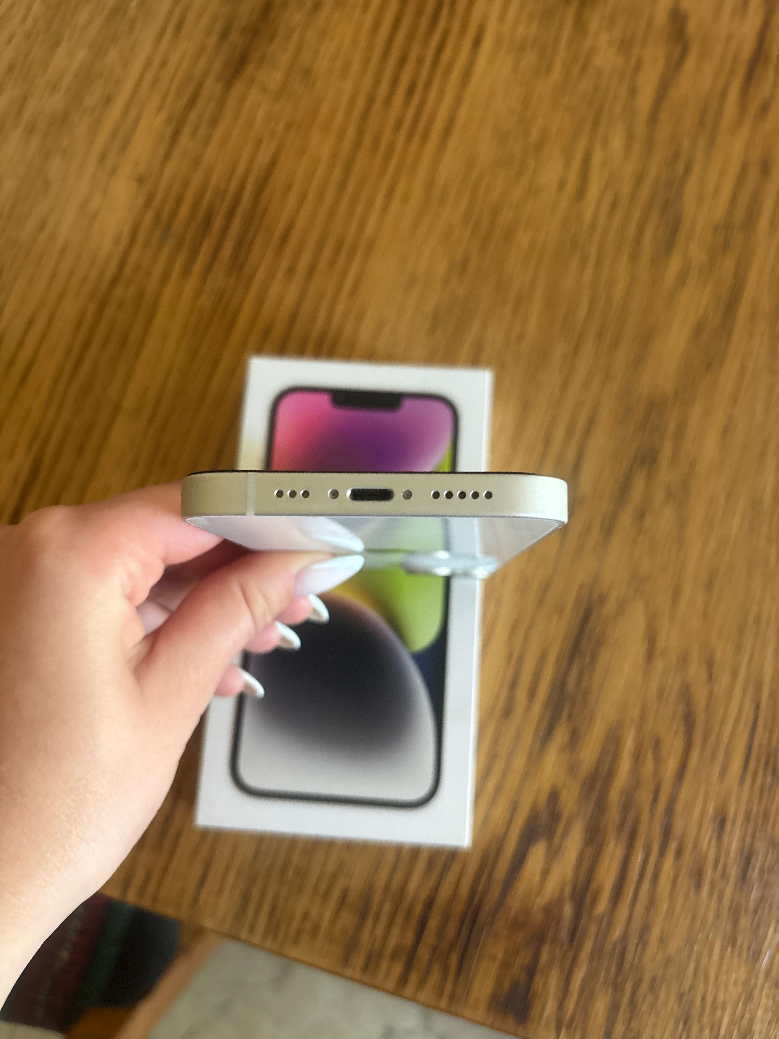 Телефон iphone 14