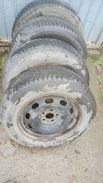 Vând 4 jante golf 4 anvelope iarna 2023