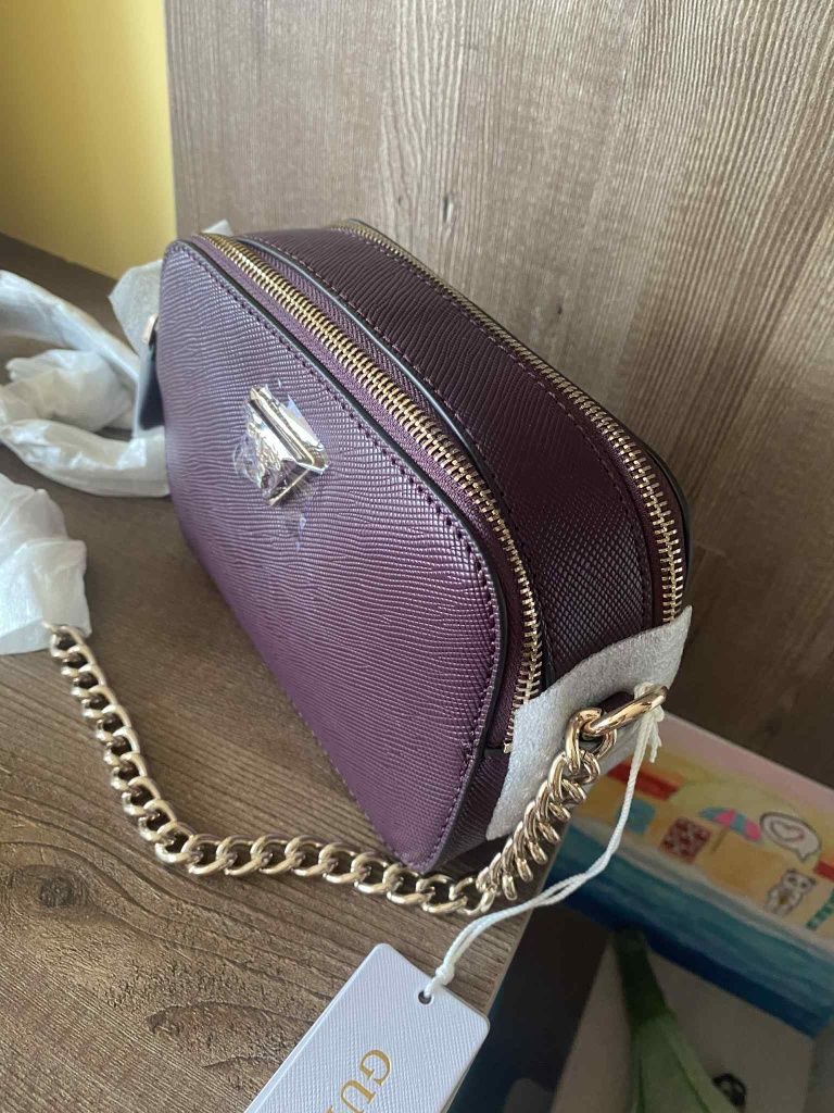 Нова оригинална чанта Guess