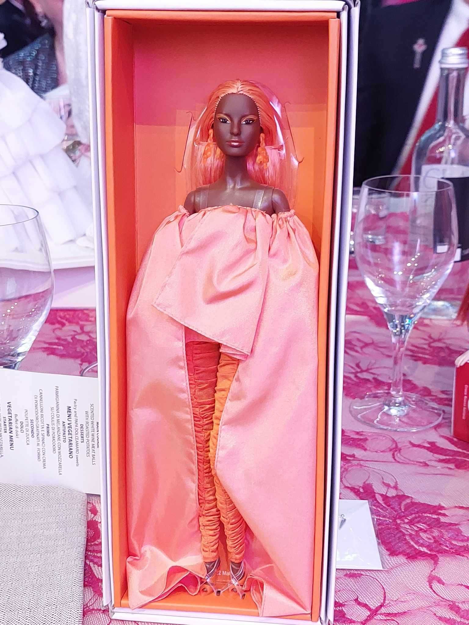 Papusa Barbie Chromatic Couture Orange Ed. limitata, de Conventie