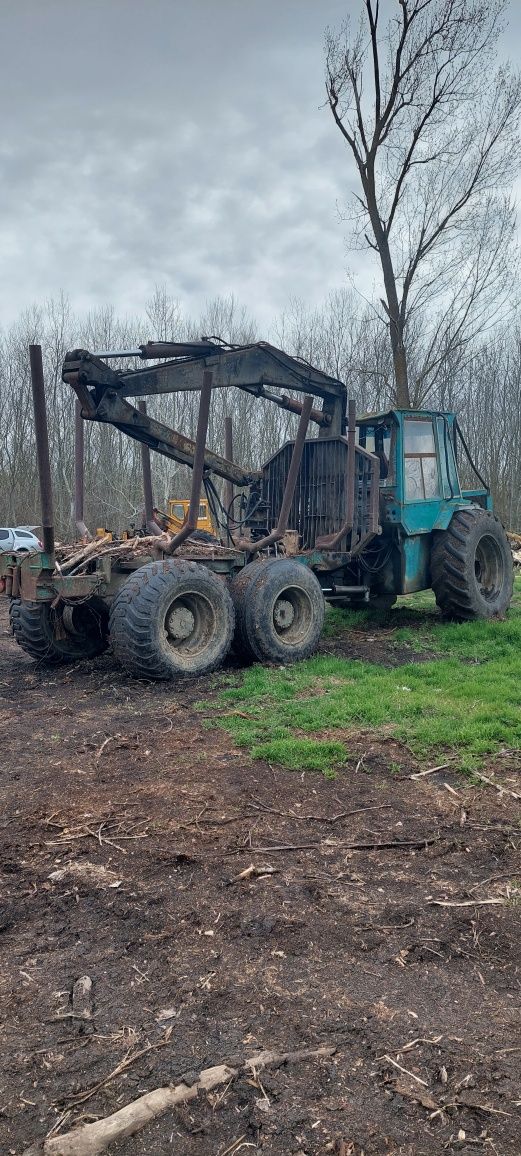 Vand sau schimb tractor forestier 6×4 cu macara