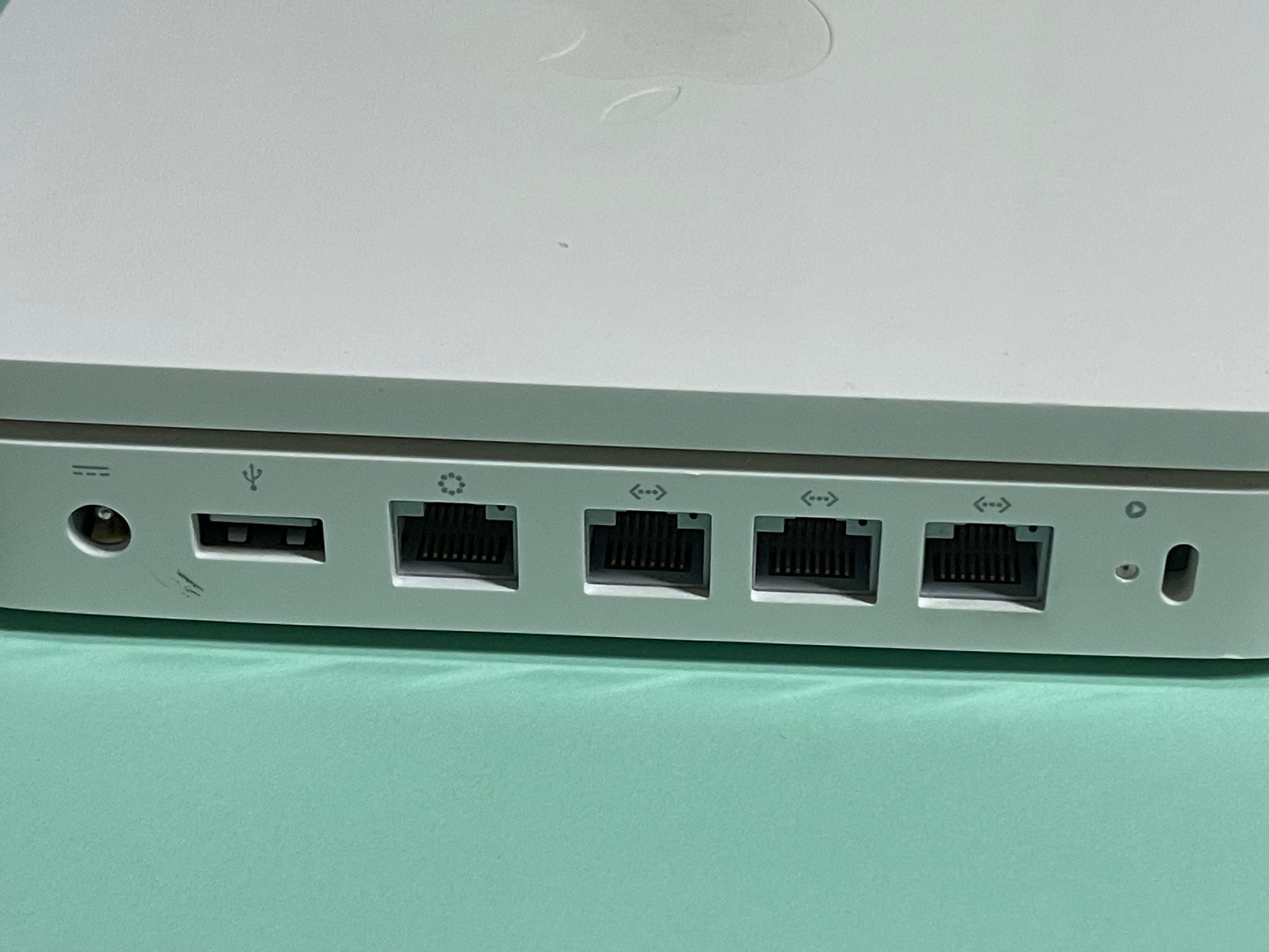 Apple AirPort Extreme модел A1408 2G/5G 802.11 a/b/g/n Gigabit Router