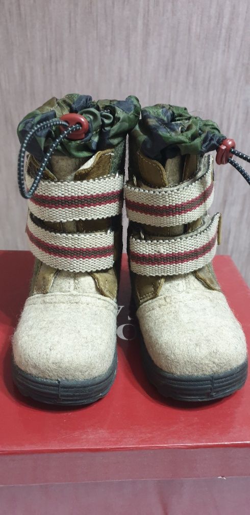 Продам сапожки детские