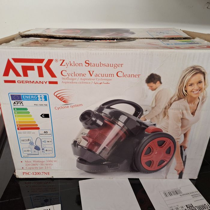 Прахосмукачка с контейнер внос от Германия - нова с нарушена опаковка
