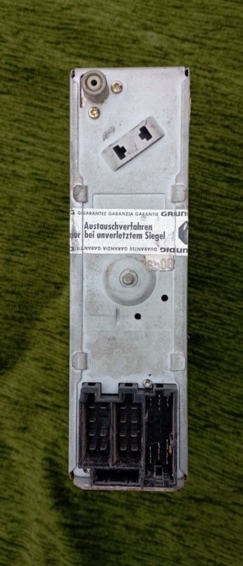 Vând casetofon auto Grundig!