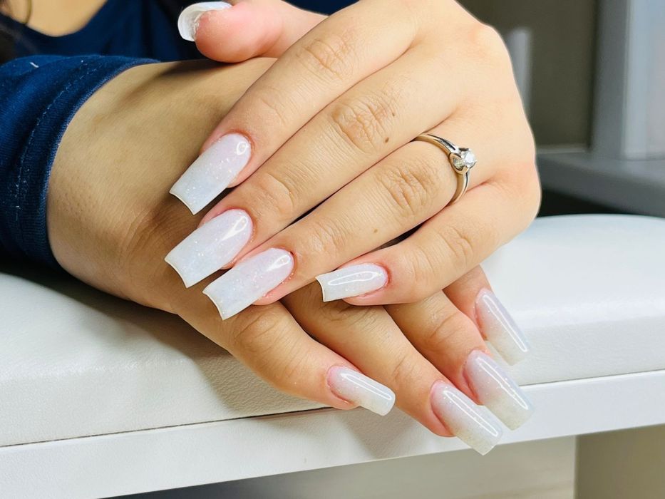 Маникюр на дому..