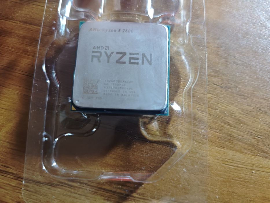 Vând procesor ryzen 5 2600