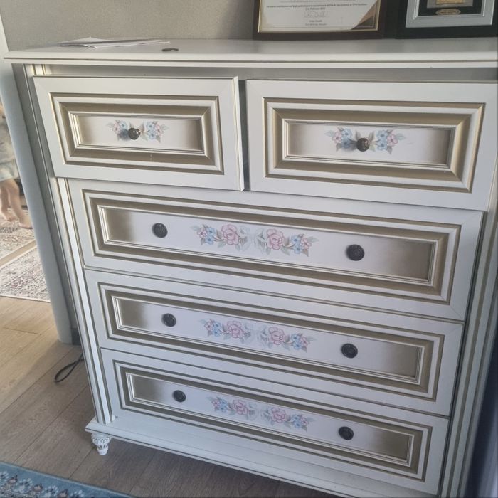 Шкаф комод и тумбочку