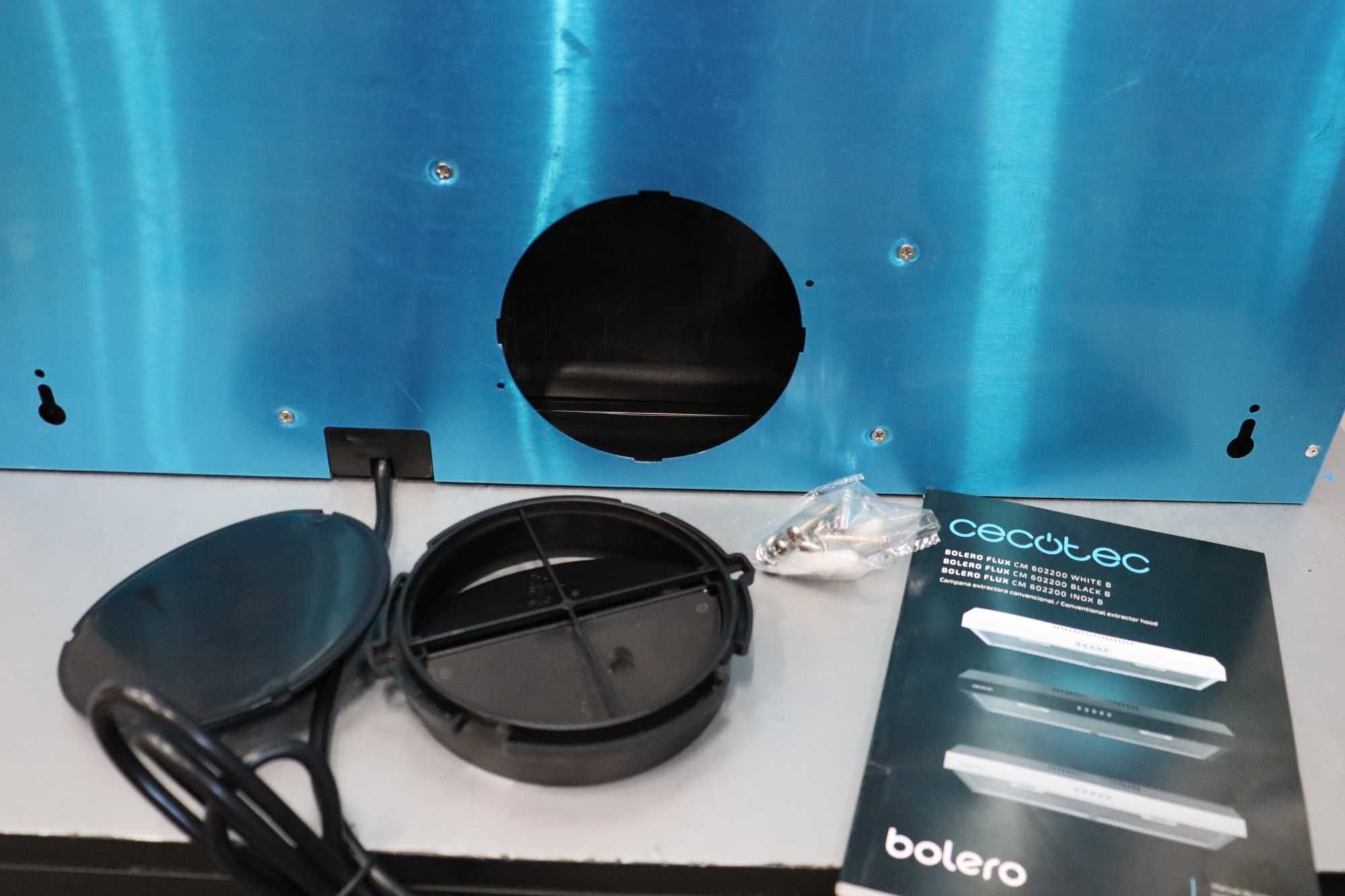 Абсорбатор Cecotec Bolero Flux 60см 220 м3/ч, 70W мотор, ЛЕК ДЕФЕКТ