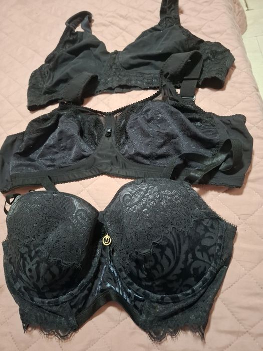 Продавам сутиени 105е,105ф