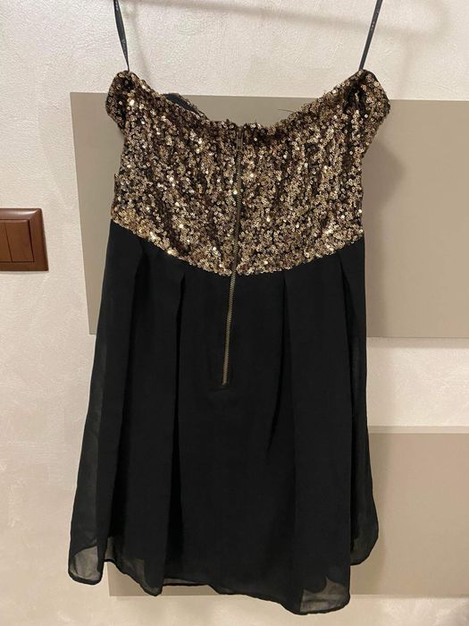 Рокля с пайетено бюстие