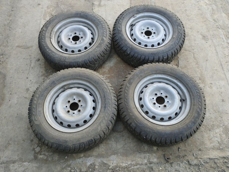 Продам  зимние шины на 13 с дисками