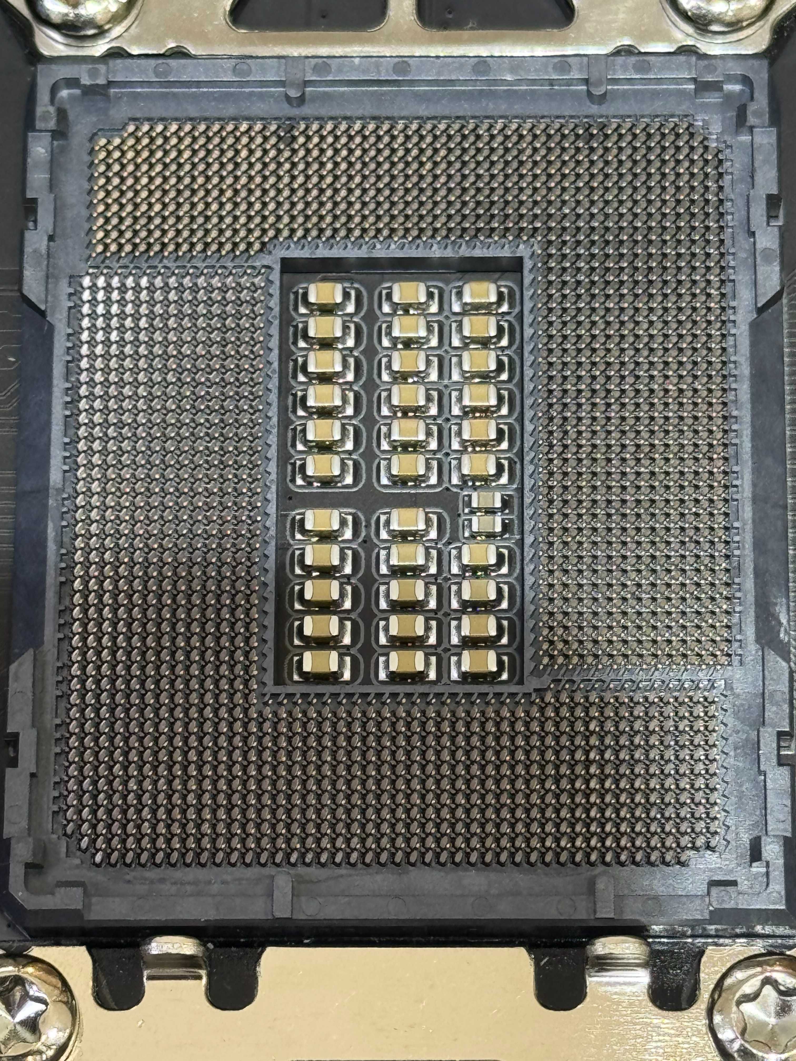 Топовая материнская плата Gigabyte Z790 GAMING X AX WIFI DDR5