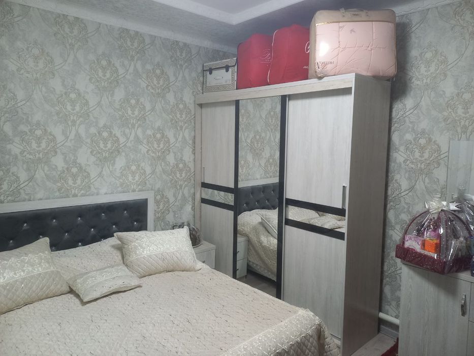 Zangiotada 6 xonali 4 sotxli uy sotiladi