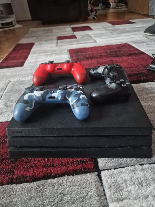 Ps 4 pro 1 TB, 2 controlere si 4 jocuri