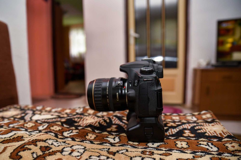 aparat foto Canon 60d cu Grip si obiectiv canon 28-80 Usm