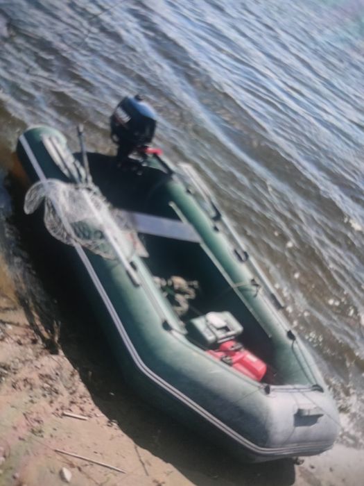 Продам лодку 350000 тысяч