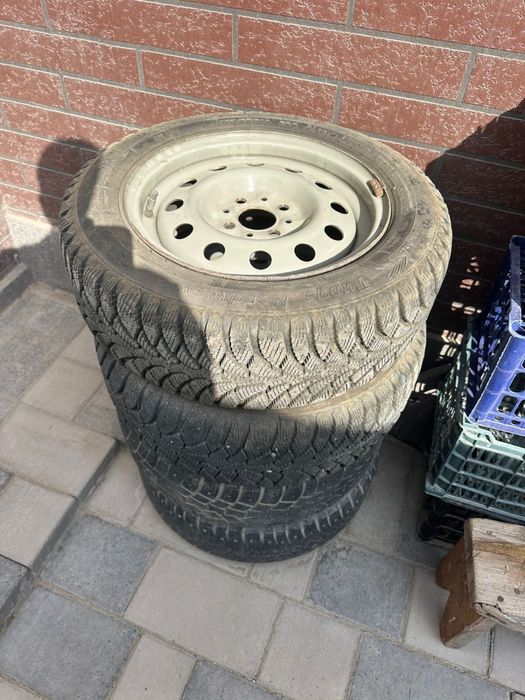 Продам зимние шины R14