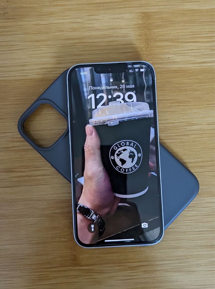 iPhone 13.