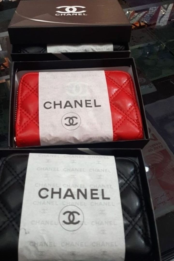 Portofele Chanel new model import Franța  logo metalic, cutie inclusa