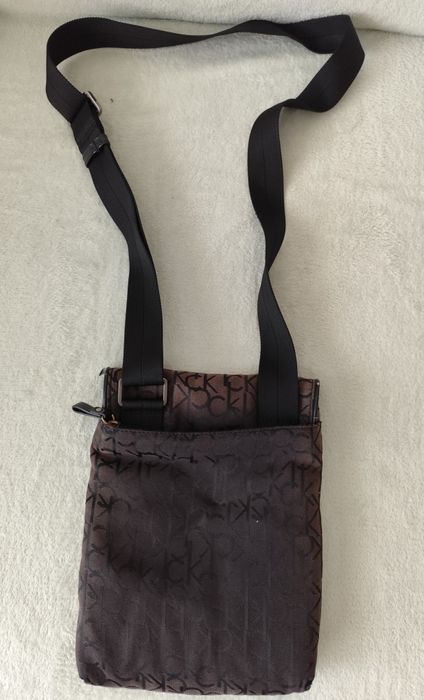 Vând geantă de umăr