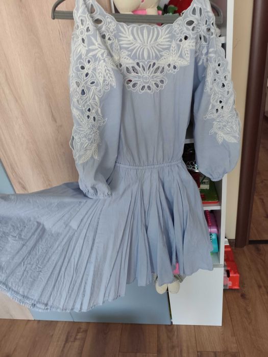 Дамска рокля с бродерия