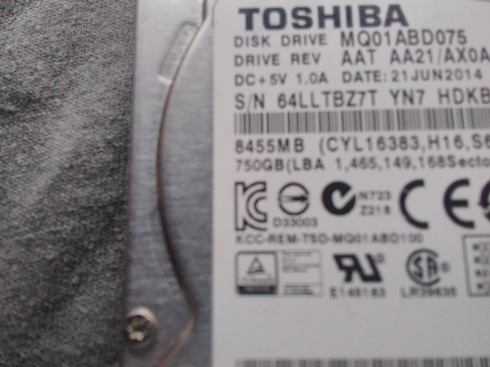 оригинален хард диск за лаптопи Тошиба 750GB-перфектен