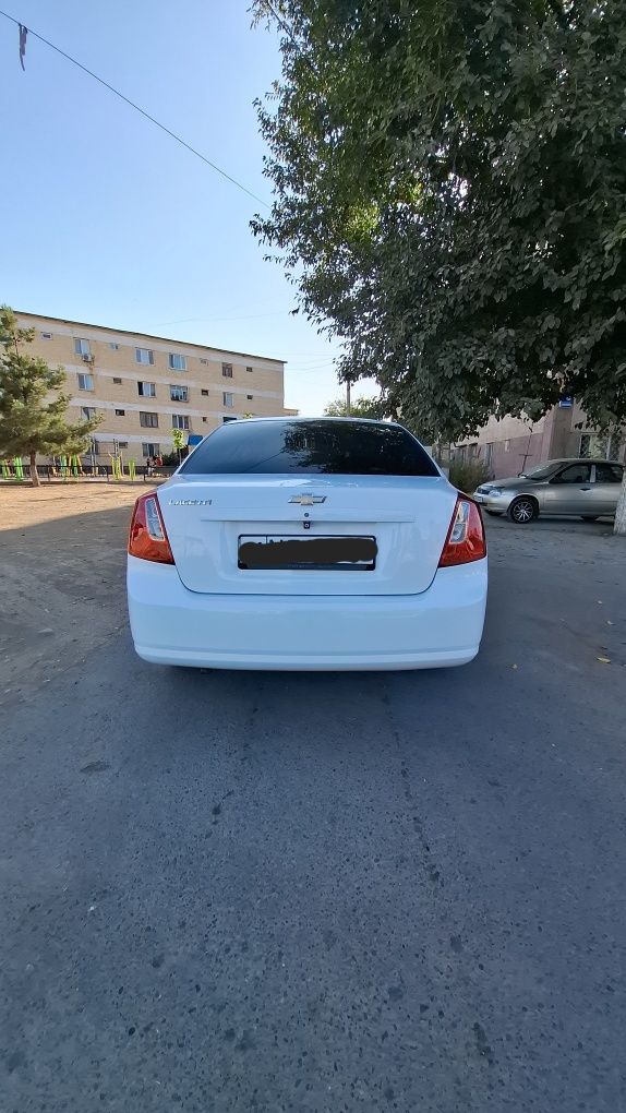 Lasetti. Jentra 1 pozitsiya