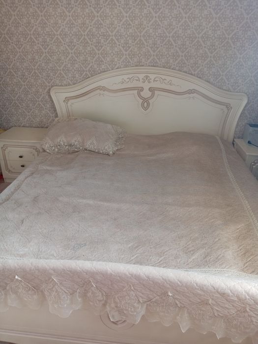 Продам спальный гарнитур