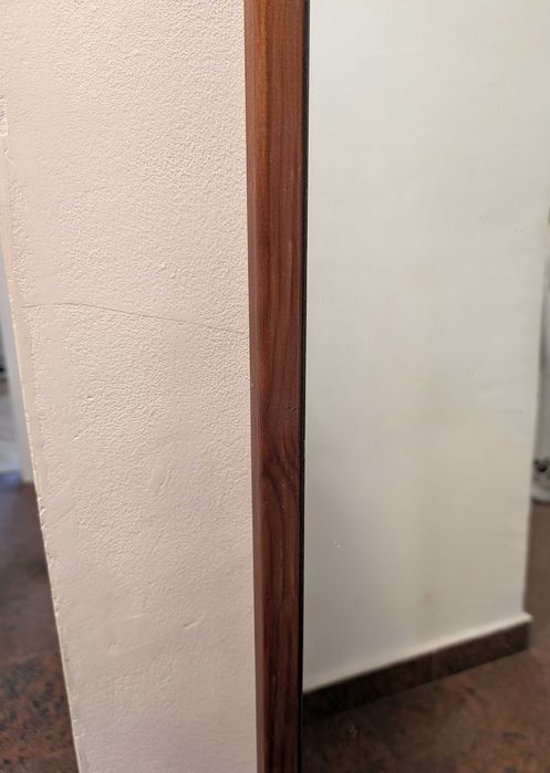 Огледало за стена с дървена рамка