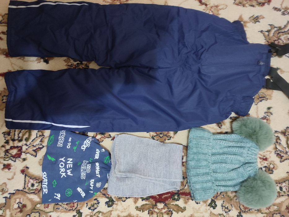 Детские комбинезон и обувь