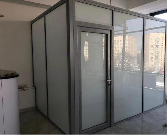 Стеклянный и офисный стена .стекло комната