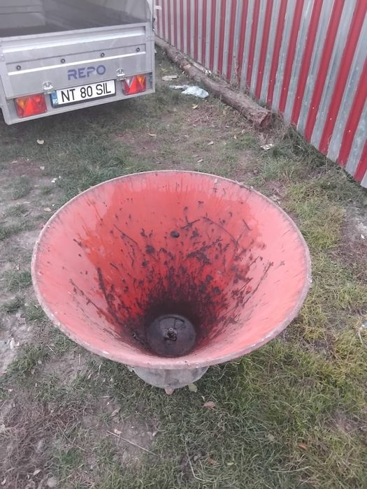 Se vind utilaje:plug cu o brazda