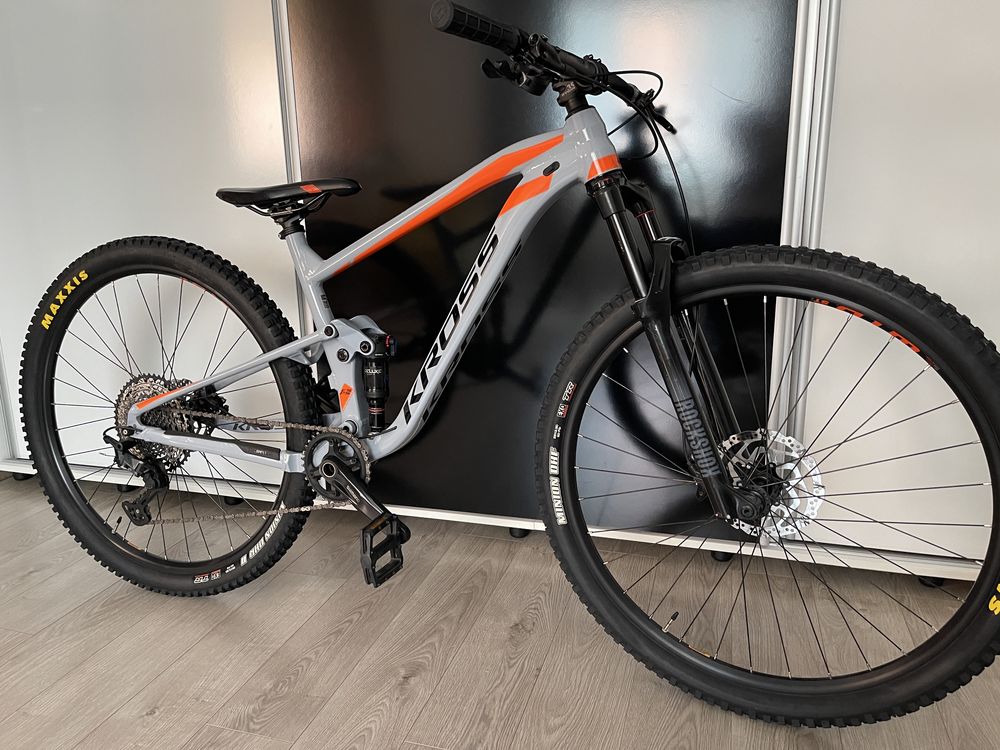 Kross Earth 2.0 foarte putin folosita , in garantie