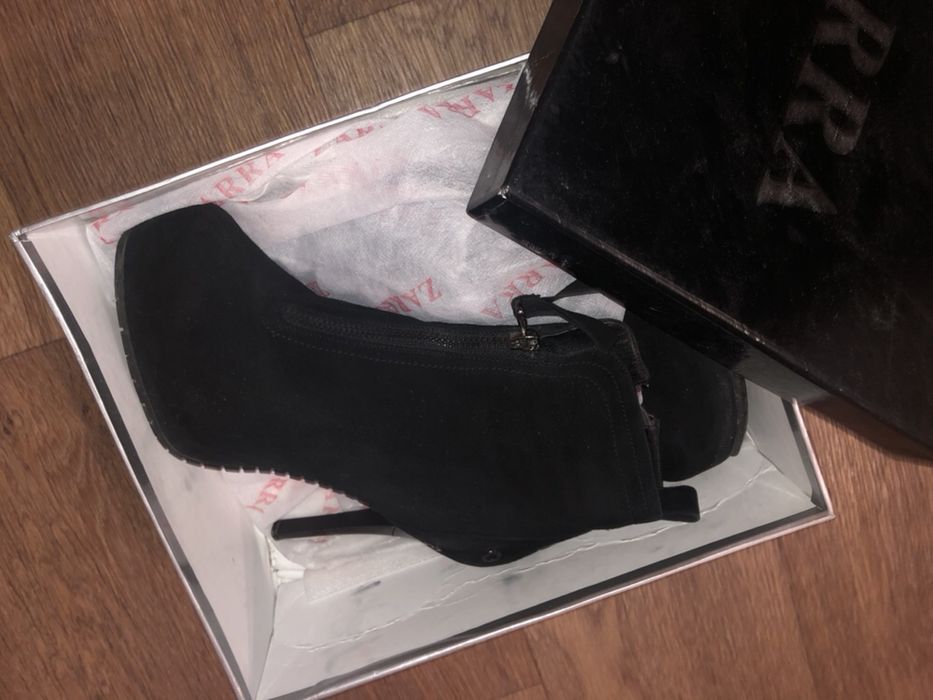 Ботильоны замшевые. На шпильке. Почти новые