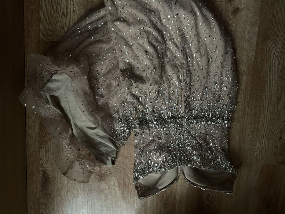 Рокля с камъни Loretti