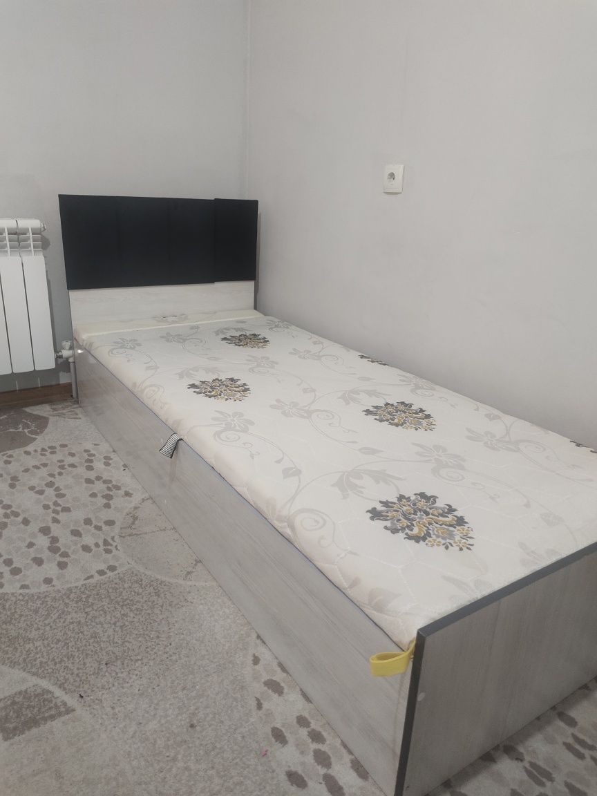 Продается кровать в городе Алмалык.