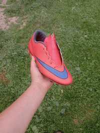 Ghete de fotbal (NIKE Mercurial)